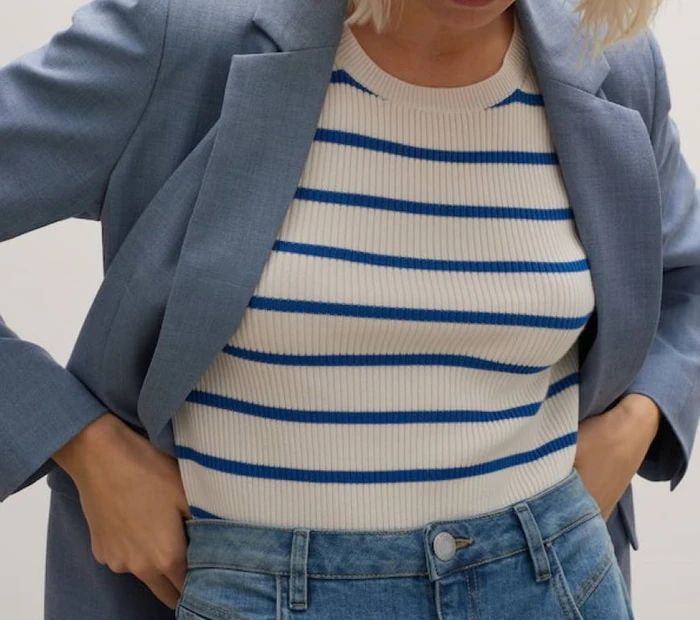 OPUS Strickpullover Streifen blau weiss mit mittelblauer Jeans bei Modeboutique Haider Prien
