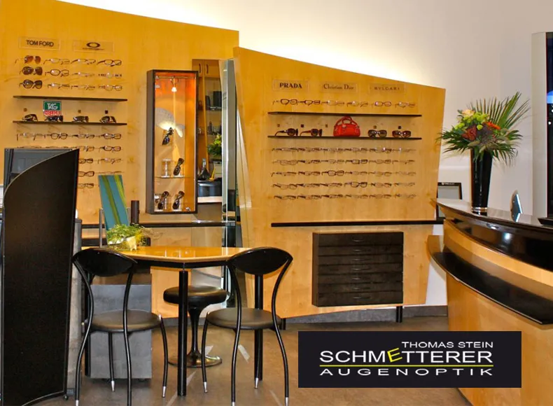 Geschäfträume mit Brillen und Beratungsraum von Augenoptik Schmetterer in Prien