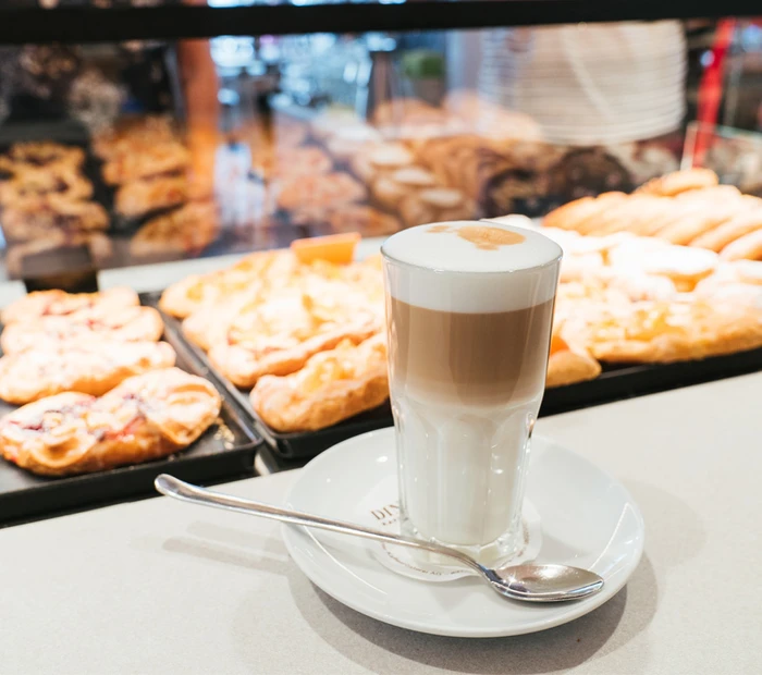 Bäckerei Müller Prien am Chiemsee Gebäck mit Kaffee