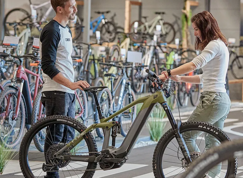 Beratung für Bikes im Cube Store Chiemsse