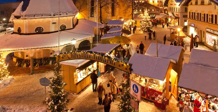 Christkindelmarkt Prien am Chiemsee mit Verkaufsständen