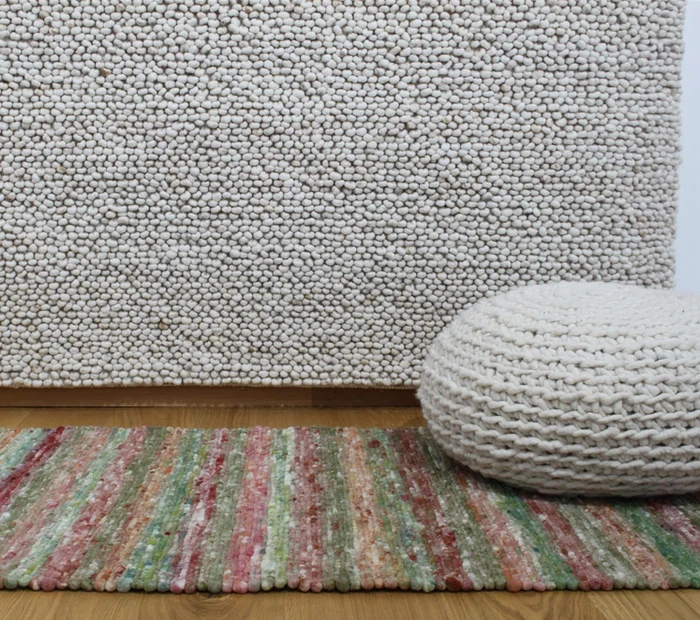 Wandteppich, Teppich und Sitzkissen aus der Chiemgauer Weberei